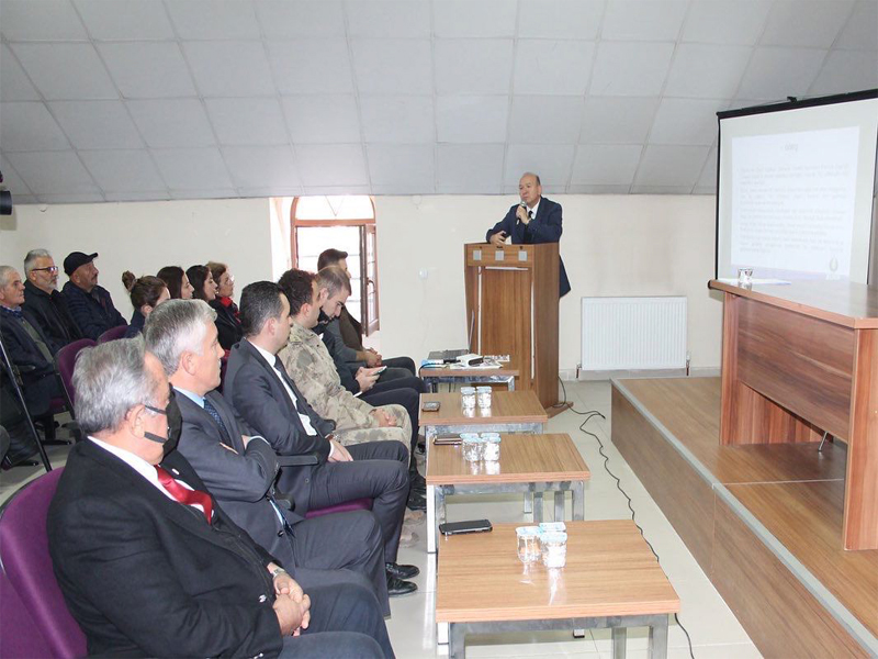 10 Aralık Dünya İnsan Hakları Günü Münasebetiyle İlçemizde Konferans Düzenlendi